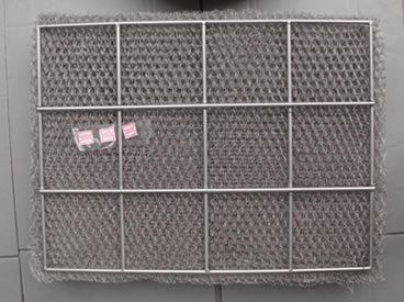 막대 격자의 둘레에 용접하는을 가진 장방형 모양에 있는 뜨개질을 한 메시 서리 제거 장치 패드.